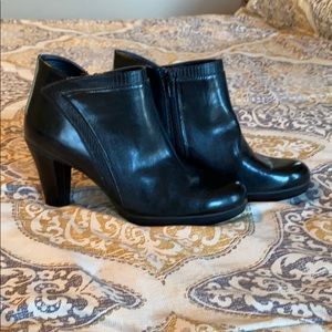 NWOT Life Stride platform style booties